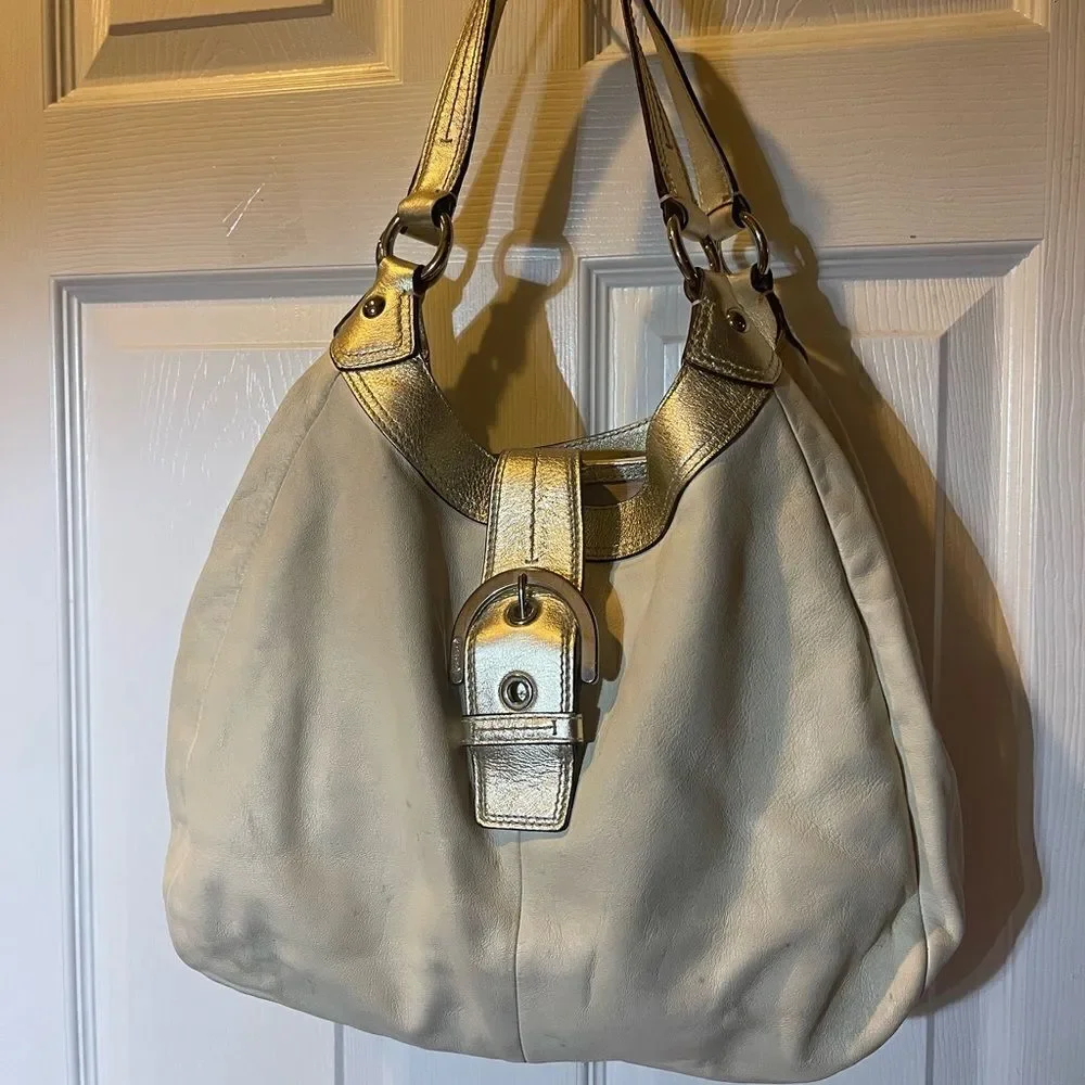 Coach Lynn Soho Beige Leather Gold Patent Leather Shoulder Bag